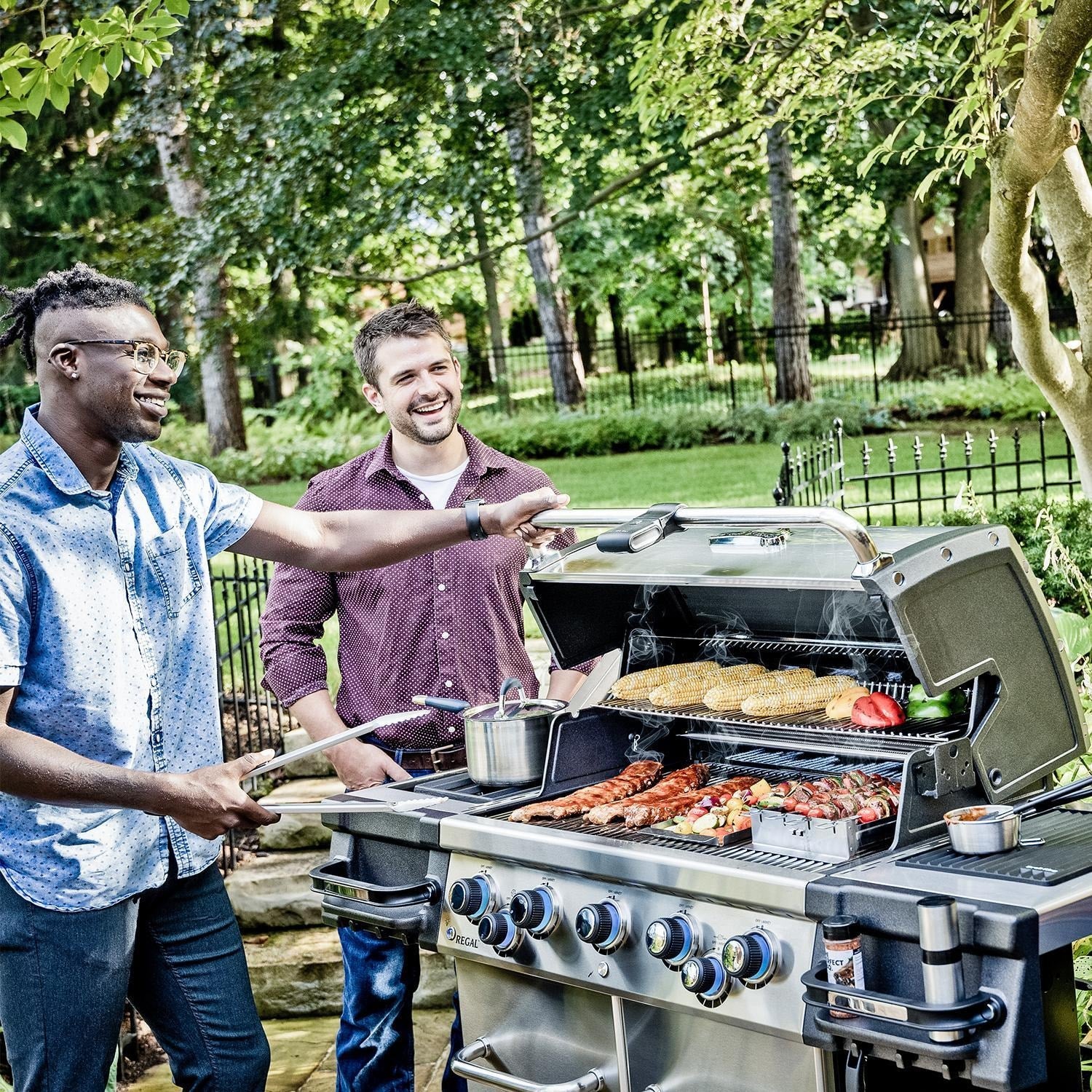 Broil King® Regal™ S590 PRO IR 5-Burner Grill