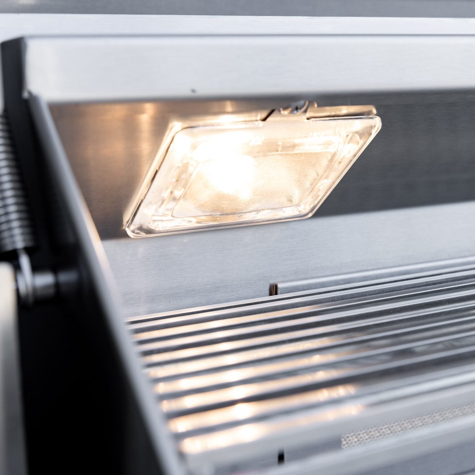 SUMMERSET™ TRL Pro 32" Built-In Grill [2 Fuel Types]