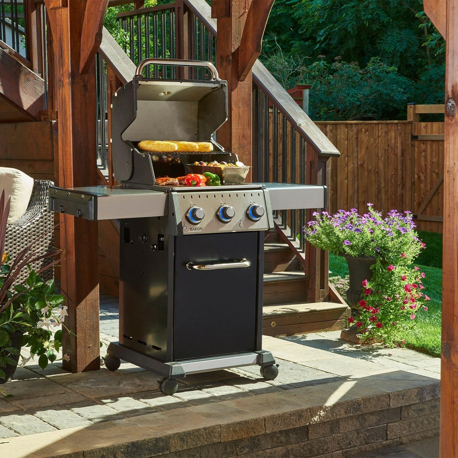 Broil King® Baron™ 320 PRO 3-Burner Grill