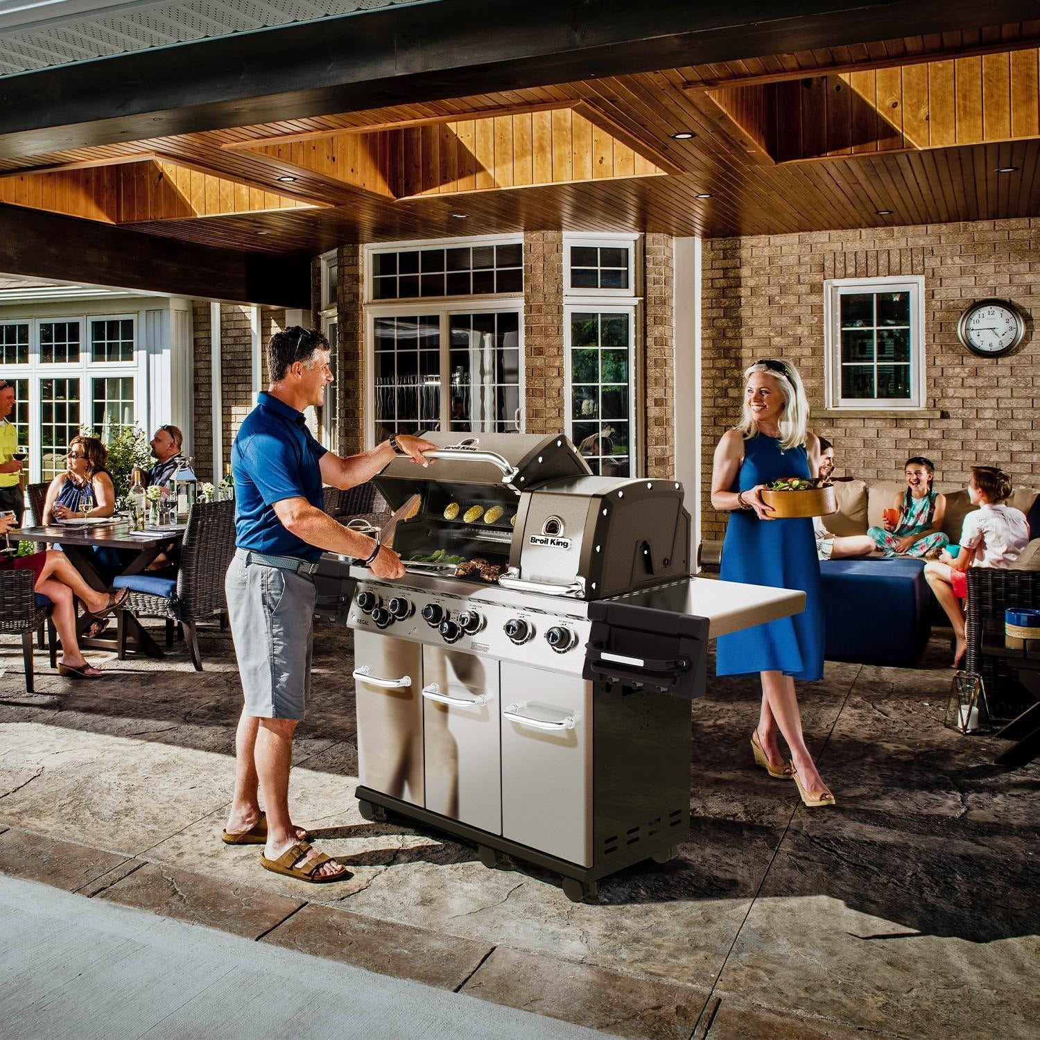 Broil King® Regal™ S690 PRO IR 6-Burner Grill