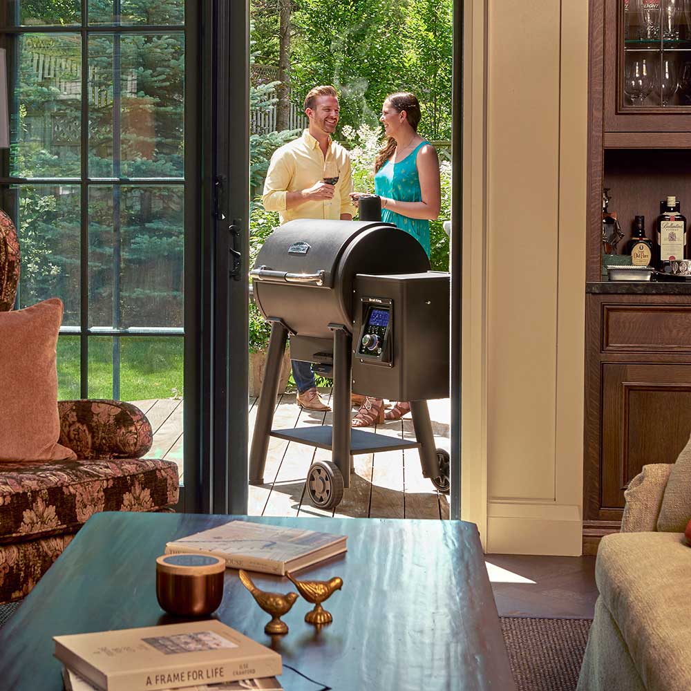 Broil King® Regal™ Pellet 400 Grill [Wi-Fi & Bluetooth Controlled]