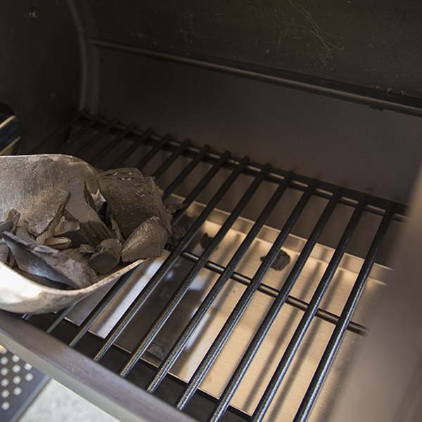 Broil King® Regal™ Charcoal Offset 400 Grill