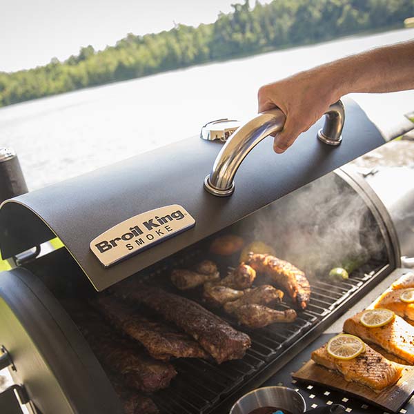Broil King® Regal™ Charcoal 500 Grill