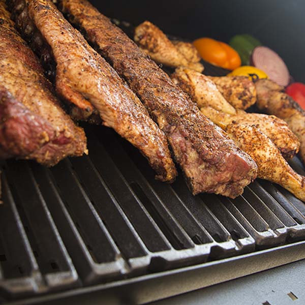 Broil King® Regal™ Charcoal Offset 500 Grill